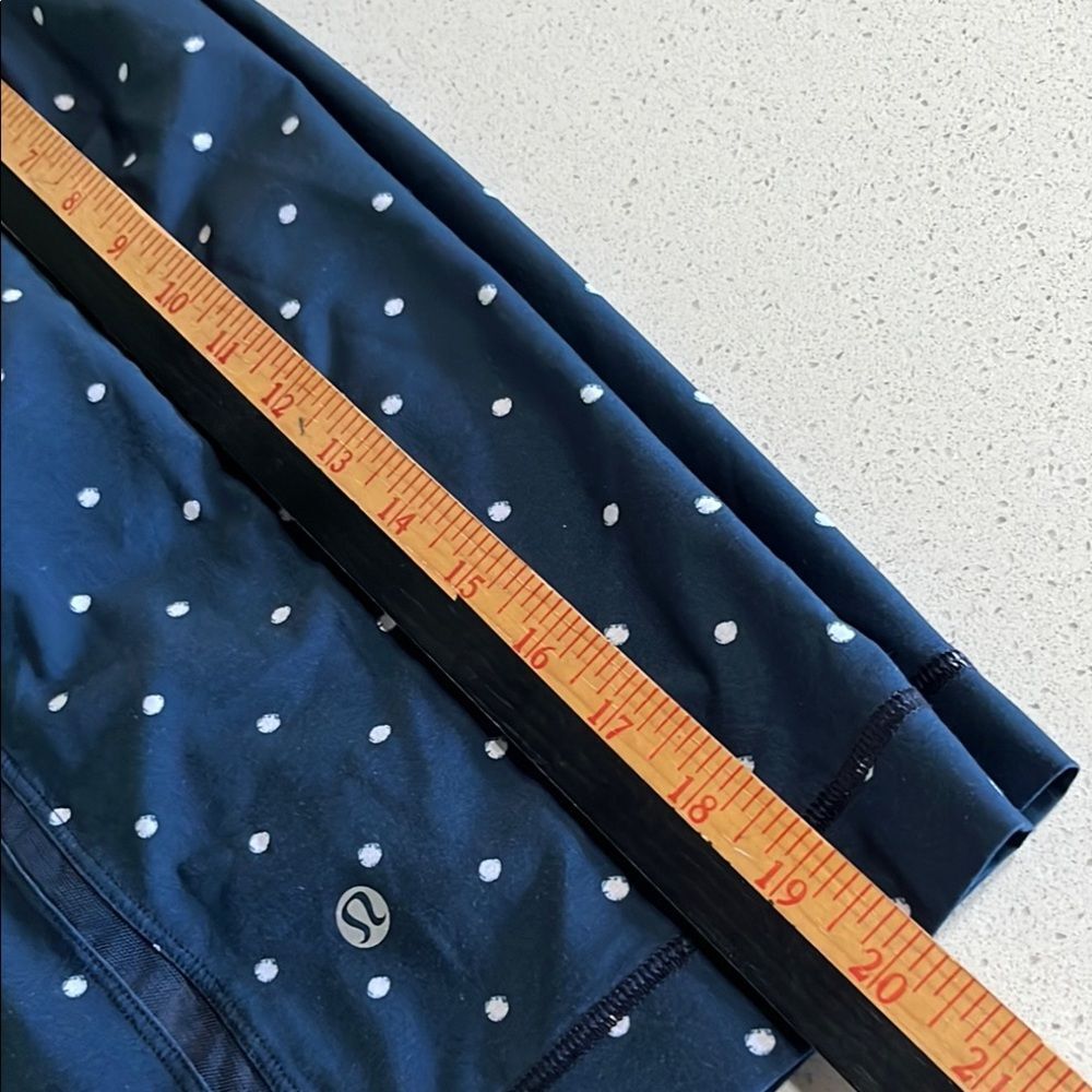 Lululemon Blue and White Lined Polka Dot Athletic Casual Shorts Men’s L - Picture 9 of 9